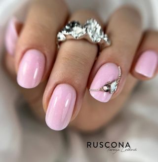 Wer keinen PINK TROUBLE in der Schublade hat, hat ein Problem. 😁🌸 #ruscona #rusconade #nails #needs #pinknails...